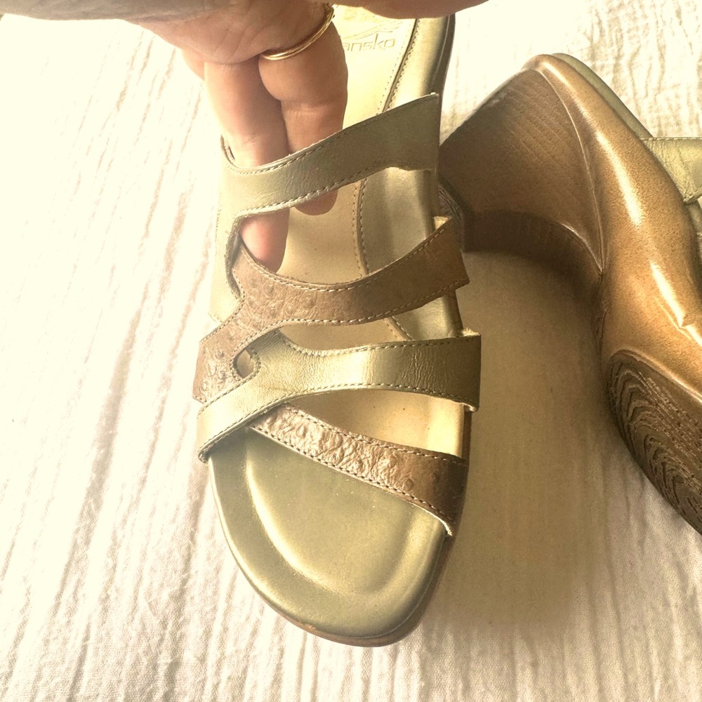 Dansko Sandals Size 10 Gray Brown Leather Comfort Made in Morocco 2” Heel